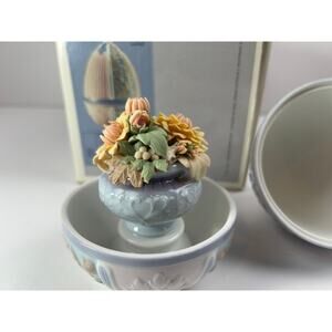 Lladró 06294 “Fall Egg” Four Seasons Surprise Egg w/ Flower Bouquet,Retired 2001